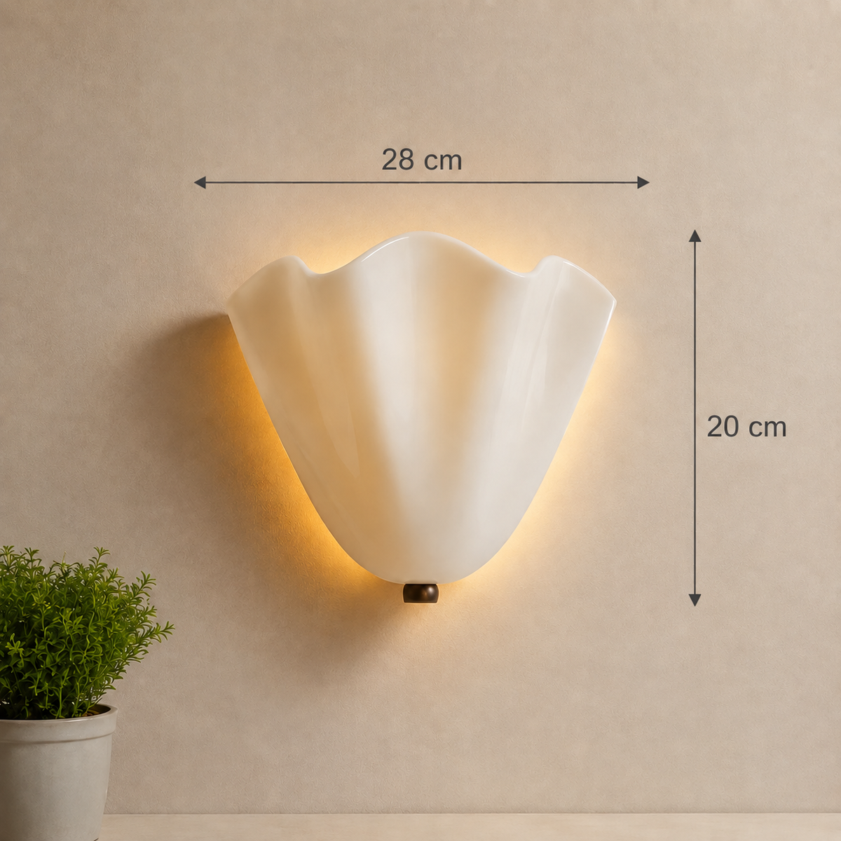 Art deco shell-shaped LED wall lamp