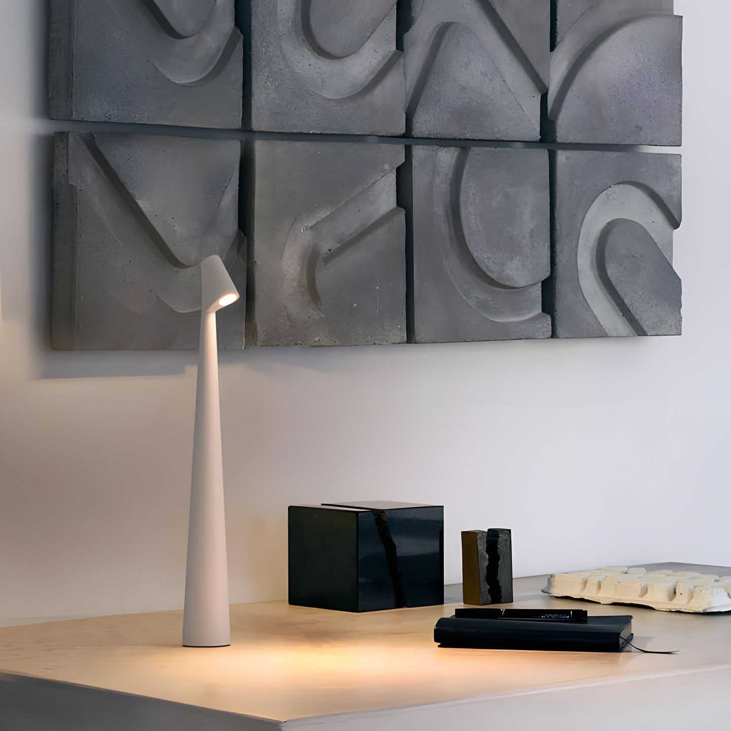 Minimalistisk LED uppladdningsbar bordslampa bild 11