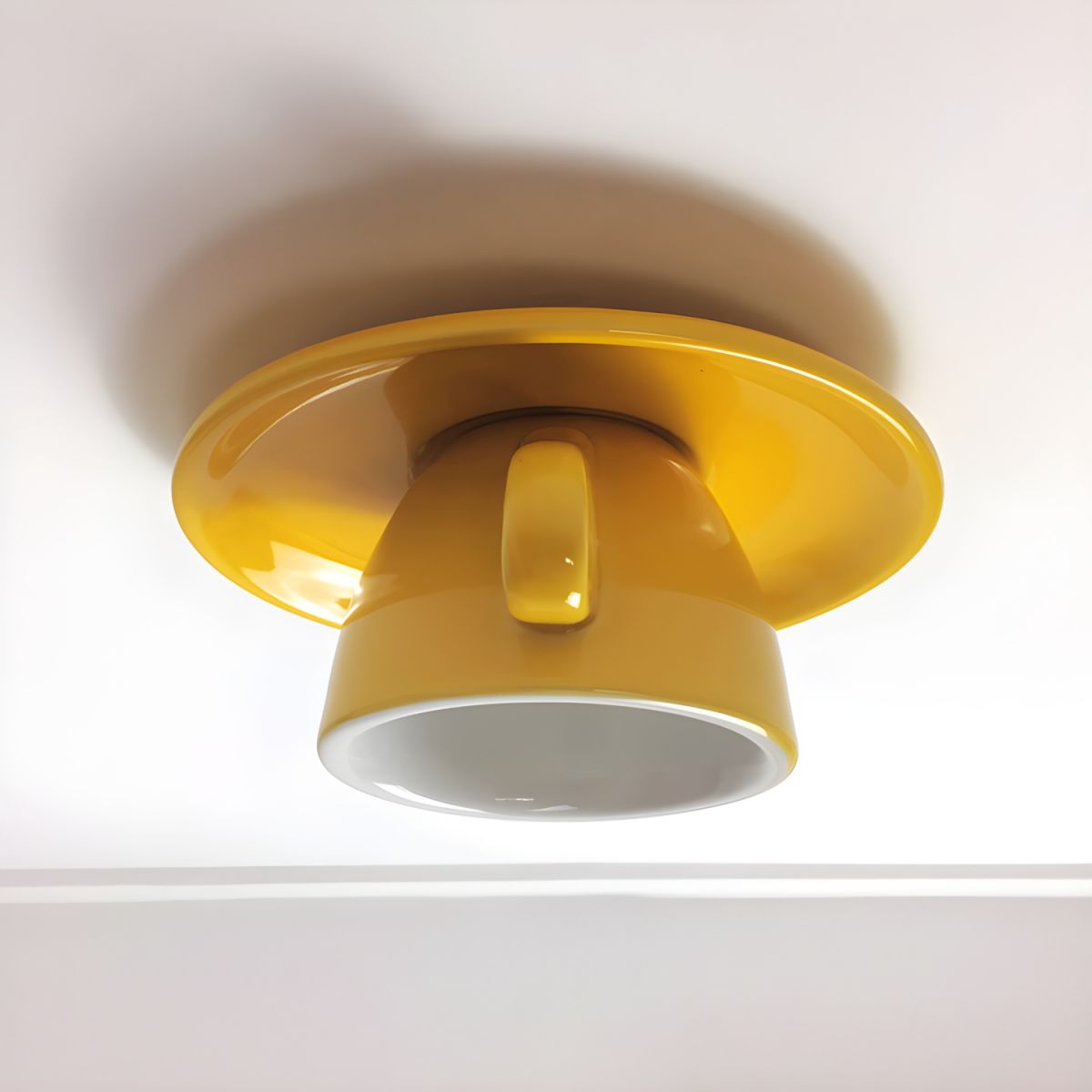 Minimalistisk taklampa i form av en kopp bild 3