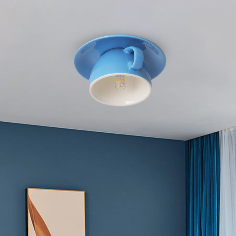 Minimalistisk taklampa i form av en kopp bild 4