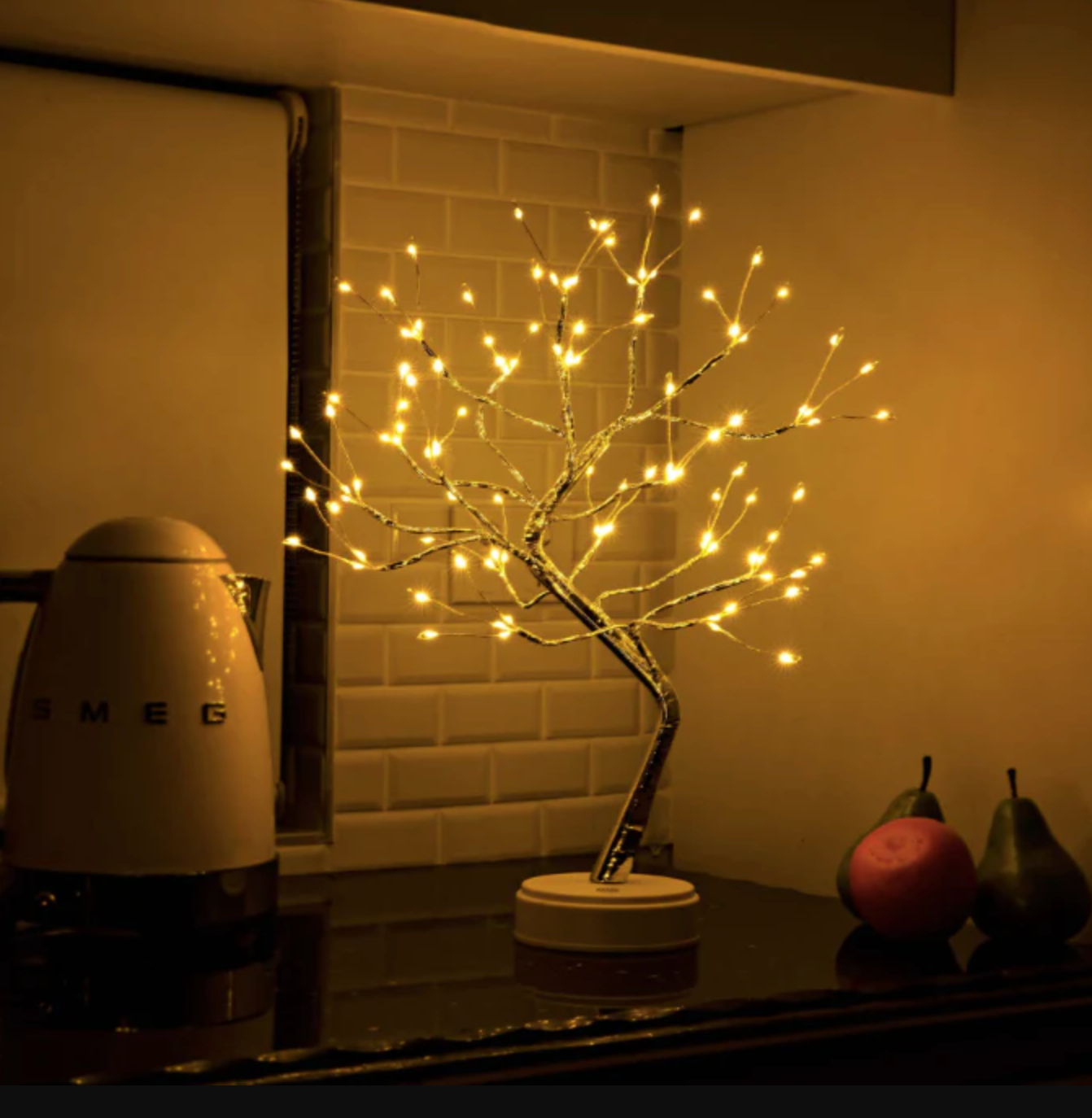 Modern LED-bordslampa med trädform bild 3