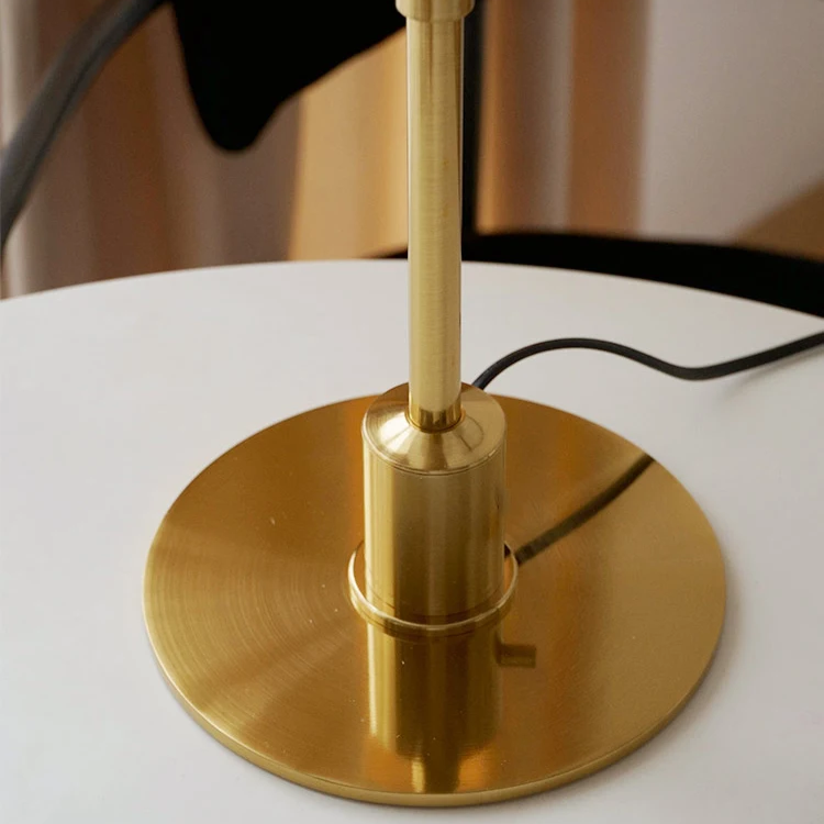 Minimalistisk skandinavisk LED bordslampa bild 13