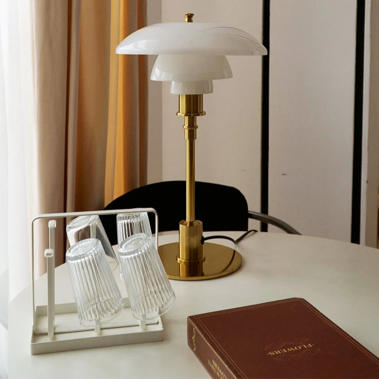 Minimalistisk skandinavisk LED bordslampa bild 8