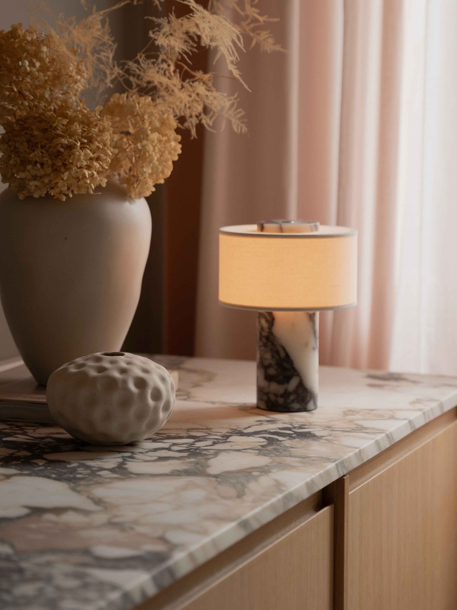 Auríe Portable Lamp – marmor & linne