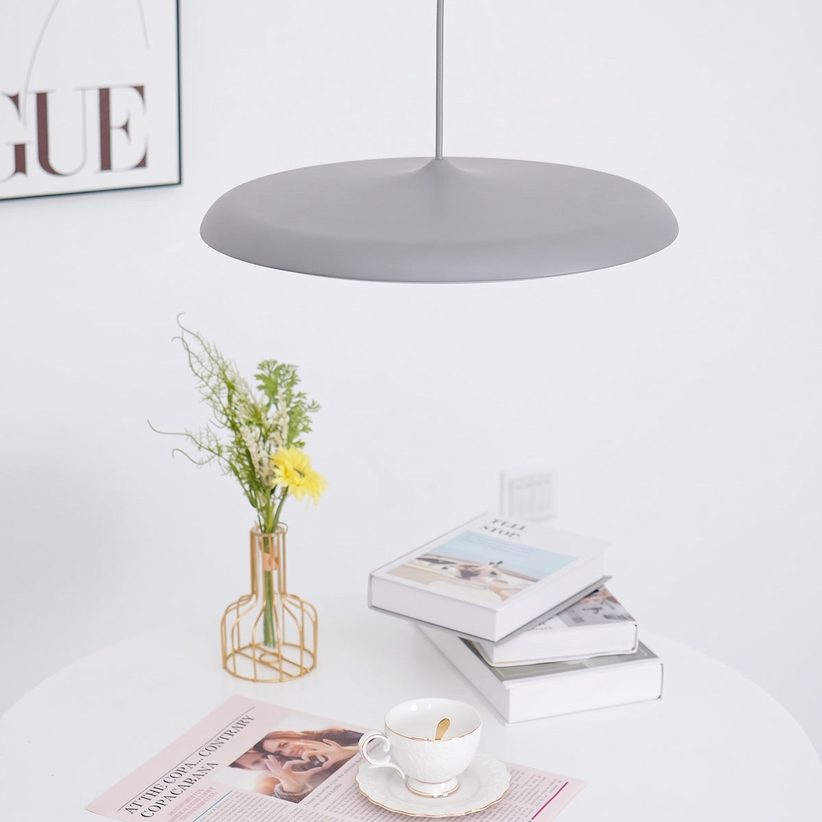 Modern minimalistisk LED-pendellampa i macaronfärger i färgen grå