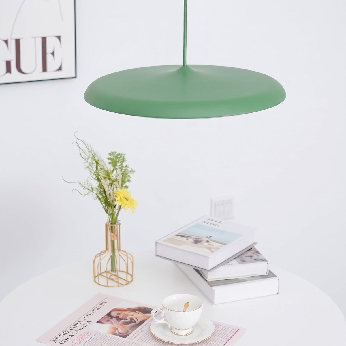 Modern minimalistisk LED-pendellampa i macaronfärger i färgen grön