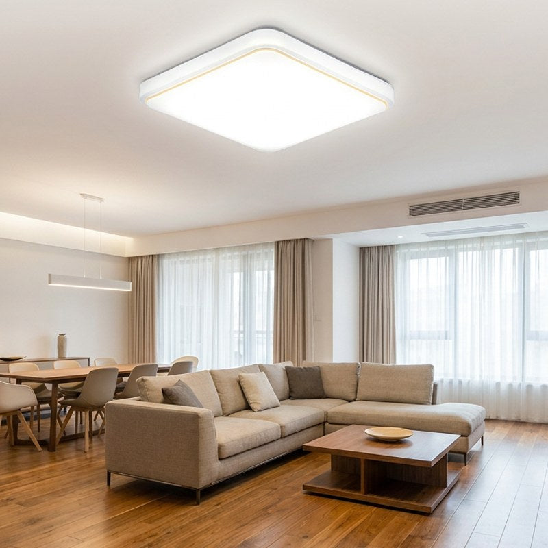 Modern kvadratisk LED-taklampa i ljust vardagsrum