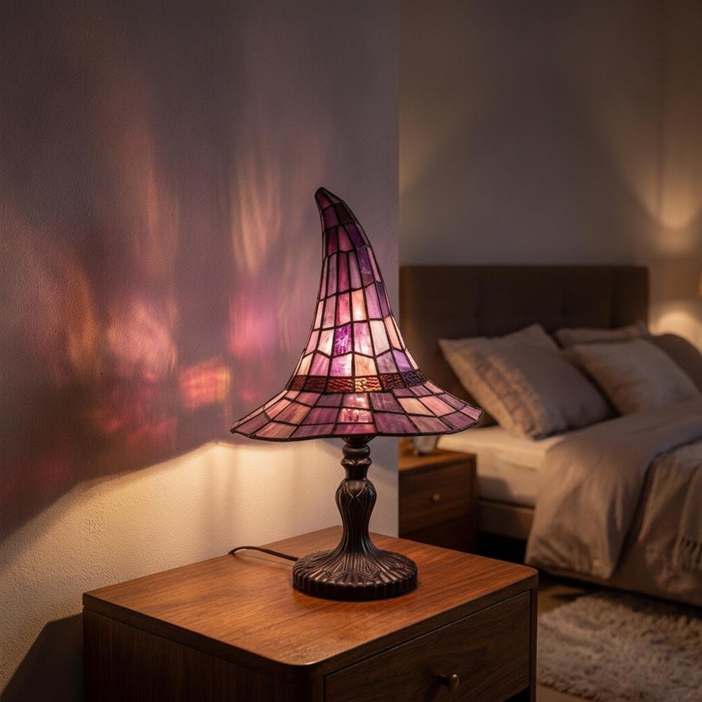 Bordslampa i målat glas – stämningsfullt sovrumsljus
