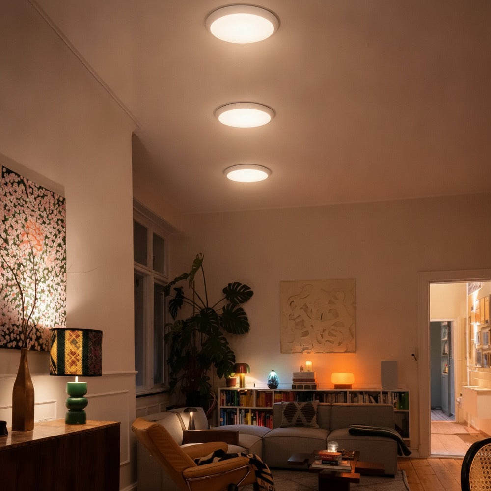 LED-taklampor med rörelsesensor i vardagsrum – stämningsfullt ljus