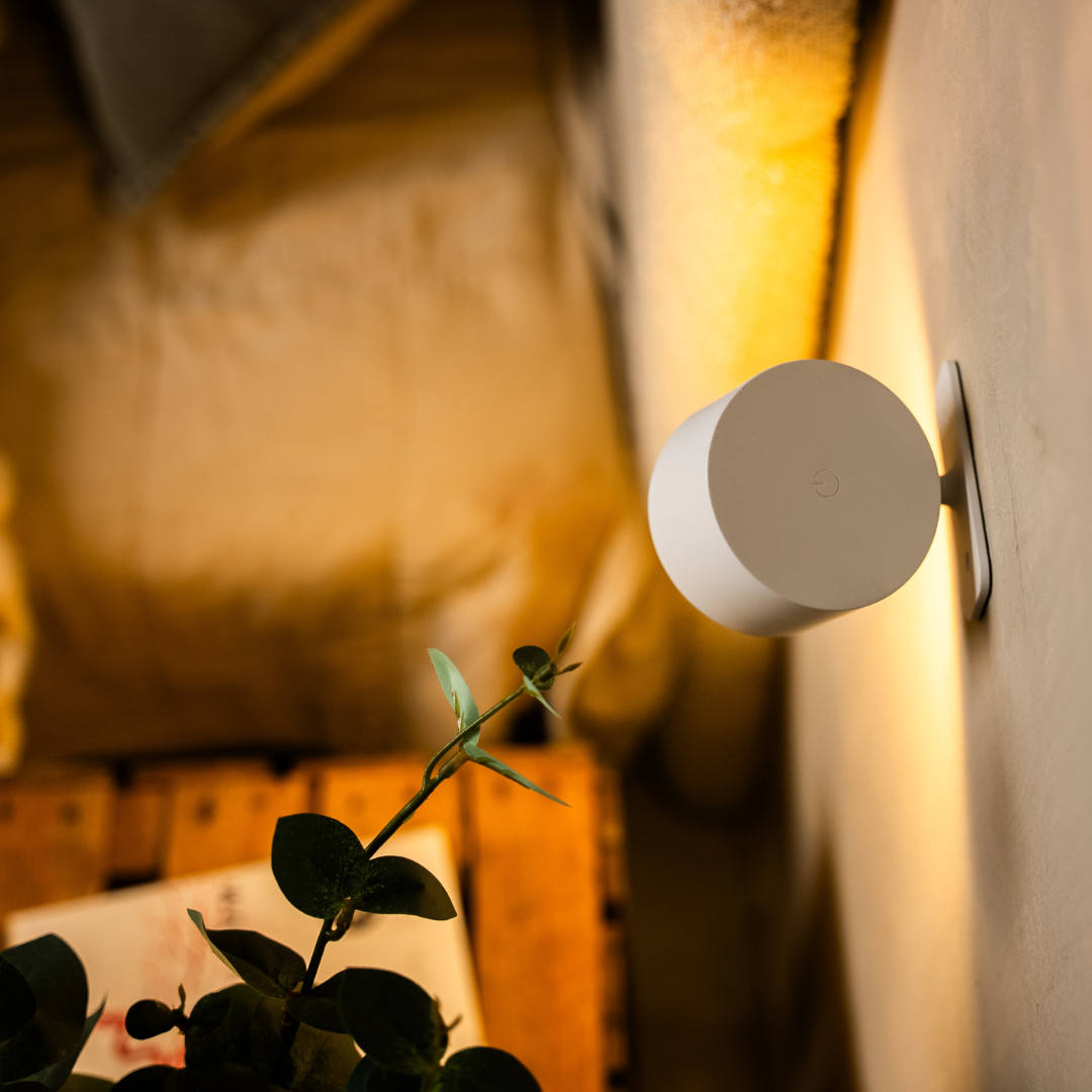 Nordisk Ljus Vägglampa vit med touchknapp