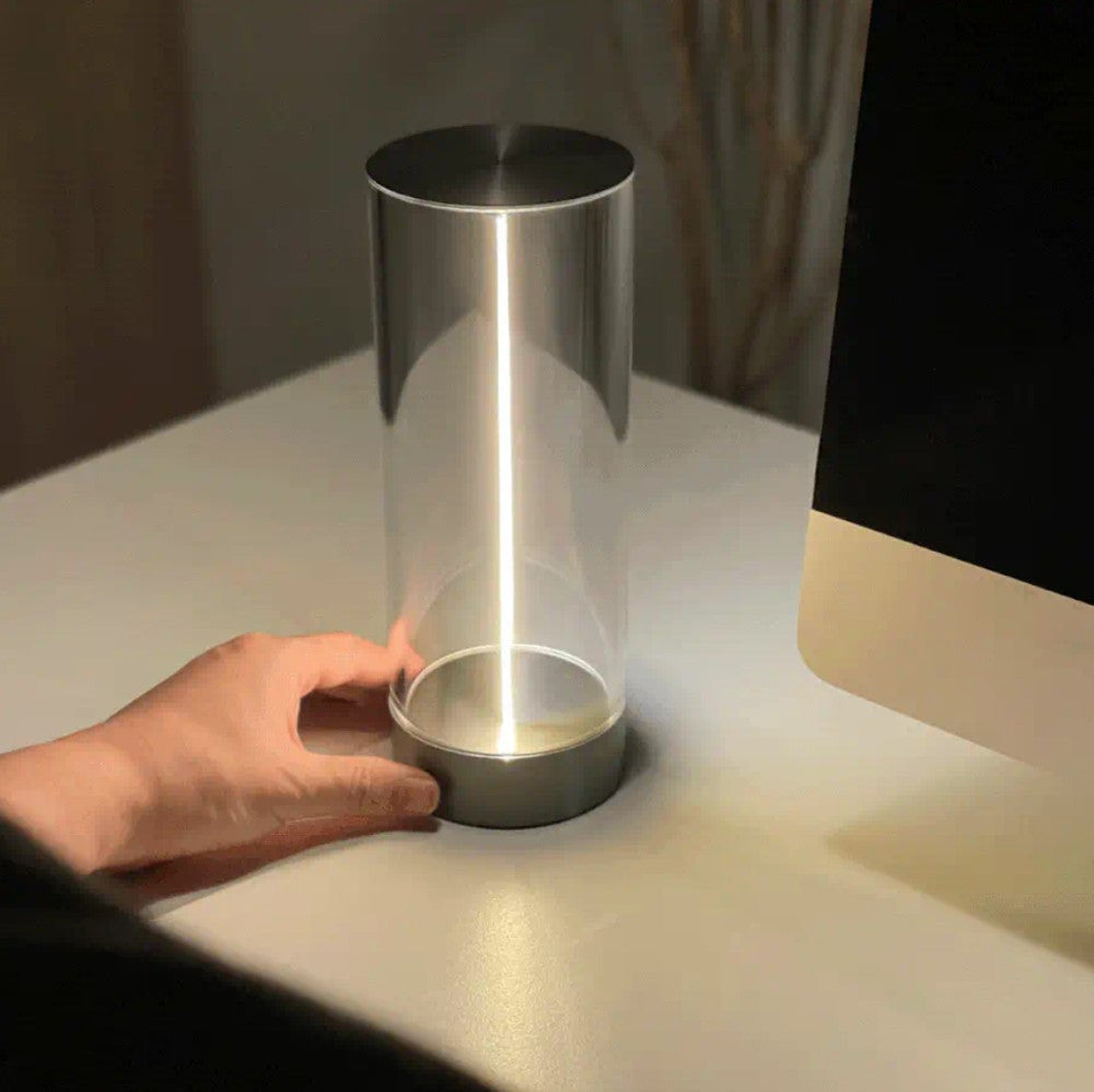 Touchdimmer på LED-bordslampa i glas